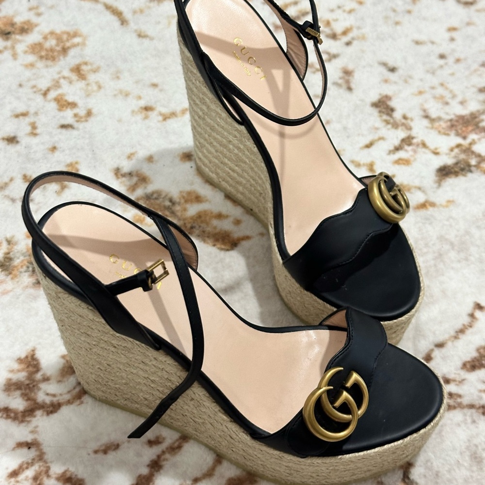 Gucci Sandals size 39, worn once. Perfect condition.